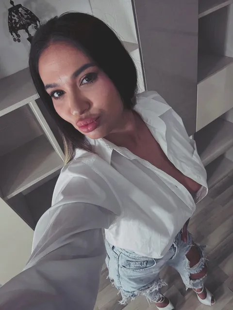 Adelina OnlyFans
