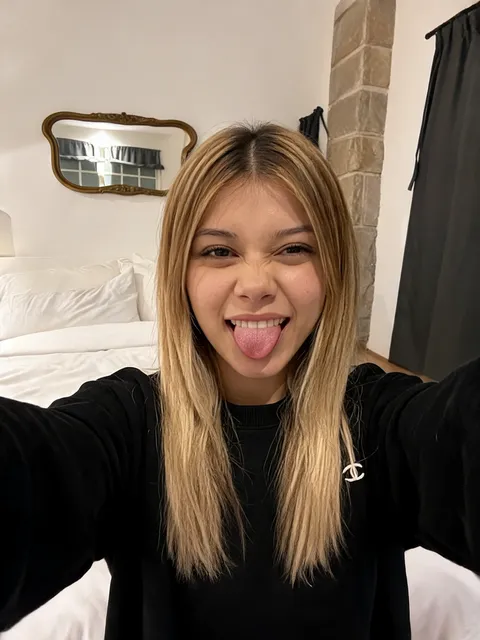 Ellie - 18yo High School Virgin OnlyFans